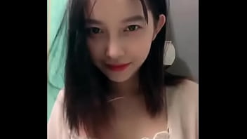 Em Sinh Viên Trường Dâm Tặc Khoe Hàng Nóng Bỏng Bán Trôn Nuôi Miệng