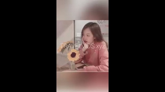 Tay Sục Lọ Rau Muống Nóng Hổi Của Em Việt Hồi Hộp đếm Từng Giọt